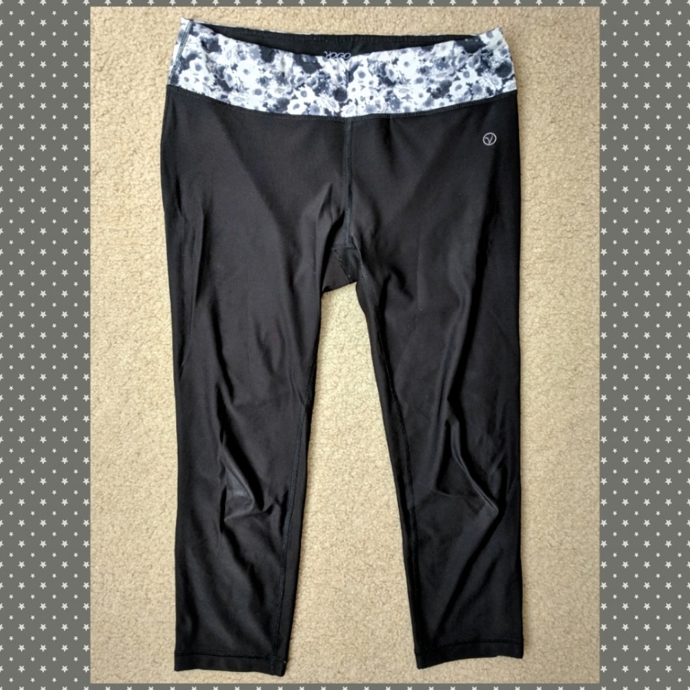Vogo Athletica Black/Floral Print Cropped Leggings